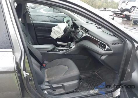 2020 Toyota Camry Le z USA, uszkodzony, nr VIN 4T1C11AK9LU996830